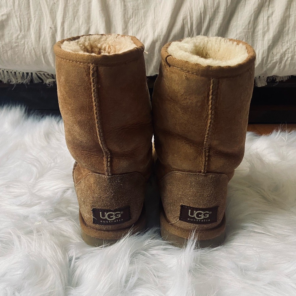 UGG short tan boots (FREE SHIPPING)